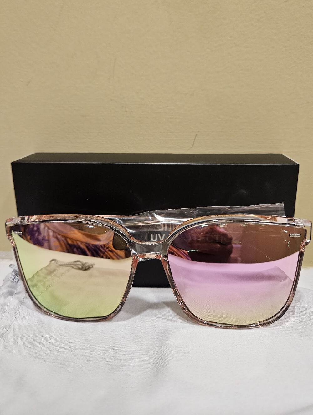 Pink Polarized Mirrored Fashion Sunglasses - Picture 4 of 5
